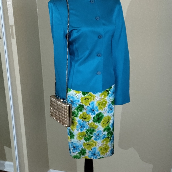 Suit - Picture 2 of 8